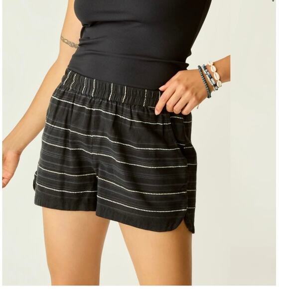 CARVE DESIGNS Rhett Stitched High Rise Relaxed Short Black Texture Large NWT - Picture 1 of 7